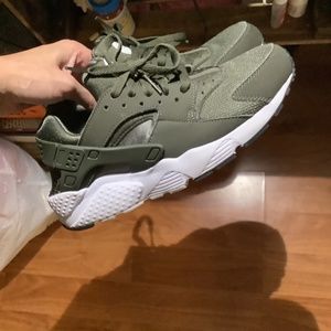 Forest Green Nike Huarache